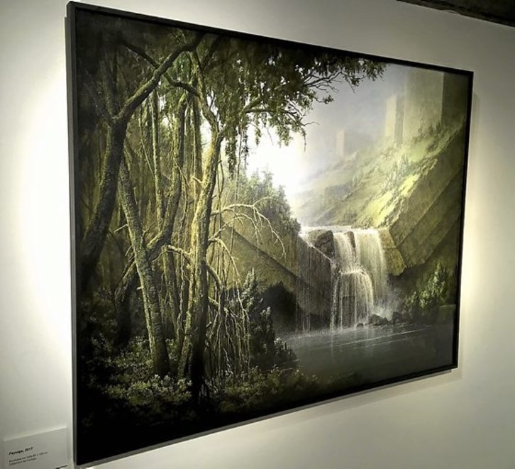 Une grande partie de l'exposition propose des peintures acryliques. © Laurent PLATERO. 