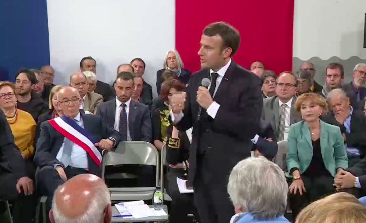 Avant son déplacement sur l'île, Emmanuel Macron a réitéré son engagement envers la langue corse dans l'enseignement. (capture d'écran)