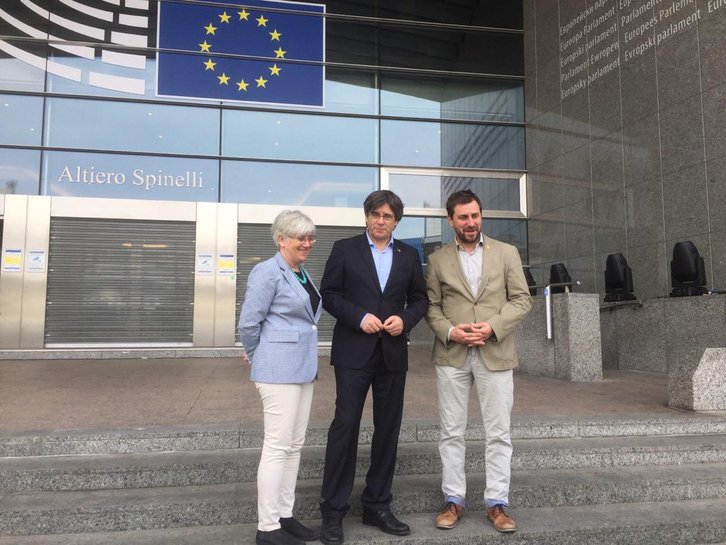 Carles Puigdemont devant le Parlement européen. (@JuntsxCat)