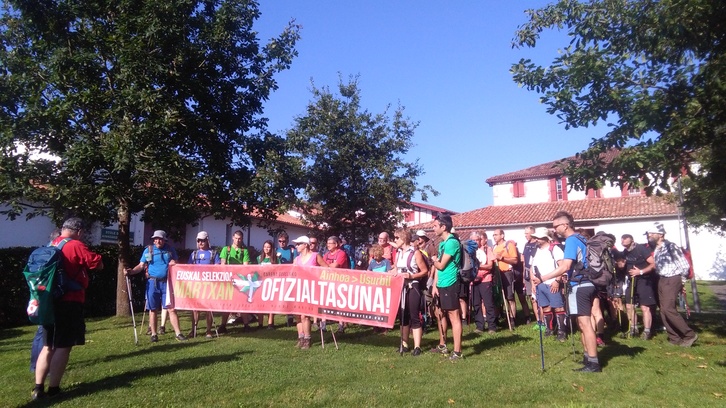 Le départ de la marche pour l'officialisation de la sélection basque a eu lieu à Ainhoa.
