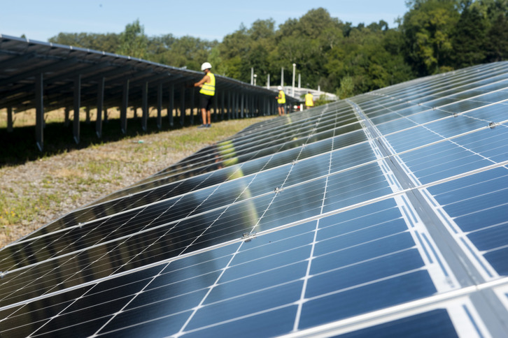 Les panneaux photovoltaïques seront retirés après le G7. © Guillaume FAUVEAU