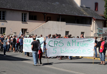 Le 25 août, les CRS ont confisqué aux manifestants un tambour et une "txülüla" (flûte). © Bob EDME