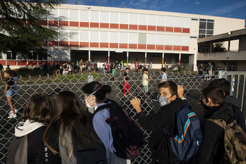 Les élèves du collège Estitxu Robles à Bayonne ont repris le chemin des classes. © Guillaume Fauveau