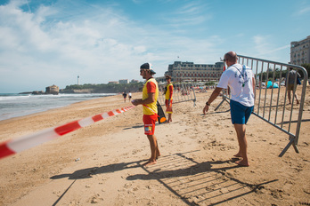Des plages de Saint-Jean-de-Luz, Bidart, Guéthary et Biarritz ont été fermées le week-end des 6 et 7 août en raison de la présence d'une algue toxique. © Guillaume FAUVEAU