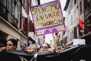 Une nouvelle mobilisation a eu lieu à Bayonne le samedi 14 août contre le passe sanitaire. © Guillaume FAUVEAU