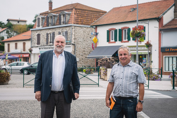 Francis Gonzalez (à gauche) et Dominique Lavigne (à droite) seront à nouveau candidats au poste de maire de Boucau. © Guillaume FAUVEAU. 