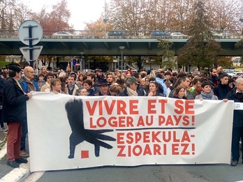 Mobilisation massive à Bayonne contre la crise du logement. © Iurre BIDEGAIN