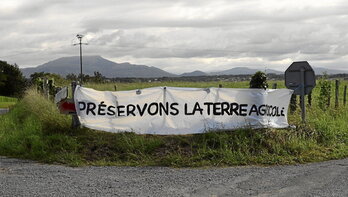 La préservation des terres agricoles fait à nouveau débat à Arbonne.