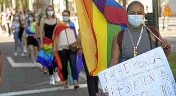 Des deux côtés de la Bidassoa, les associations LGBT+ militent pour la reconnaissance des droits, comme ici, à Iruñea le 28 juin 2020.