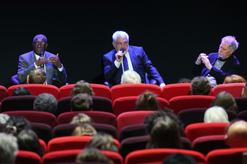 Le docteur Denis Mukwege (à gauche) et Jean-Pierre Massias (au centre) en conférence à Bayonne.