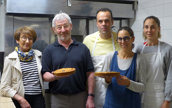 Gaby Olçomendy, Bertrand Naud et Julien, Isabelle et Laure Hontang - Gâteau basque de Bidarray.