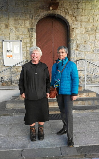 Ann Sieben et Marie-Luce Garat, raconteuse de pays qui lui a présenté le village.
