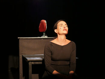 Le spectacle “Gardienne” a été élu meilleur seul en scène au Festival d’Avignon en 2018. 