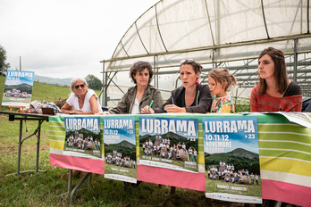 De gauche à droite : Élise Momas, Mirentxu Élissalde-Parachu, Jennyfer Audy et Amaia Hiribarren ont présenté la thématique et le programme de Lurrama 2023.