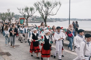 Dantzari Ttiki : les jeunes danseurs basques rythment Saint-Jean-de-Luz